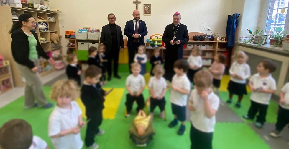 Noworoczne odwiedziny abp. Kupnego i&nbsp;prezydenta Sutryka w&nbsp;katolickiej szkole